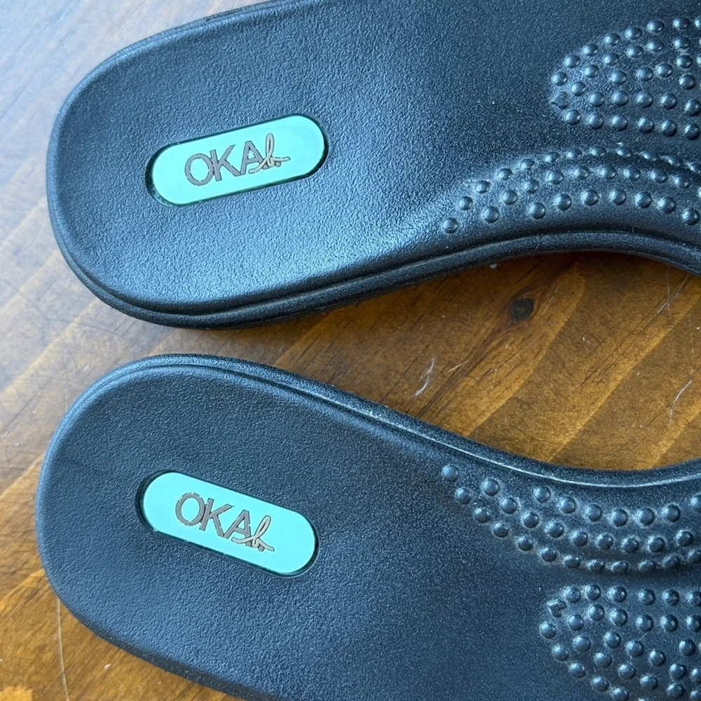 Oka B Sandals Black Flip Flops Flower Accent - M - Picture 3 of 12